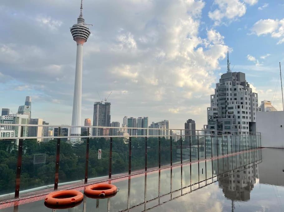 M101 Klcc Kl City King Suites By Livin Kuala Lumpur Esterno foto