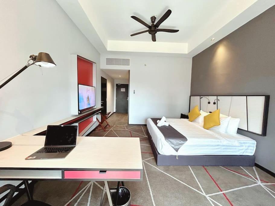 M101 Klcc Kl City King Suites By Livin Kuala Lumpur Esterno foto