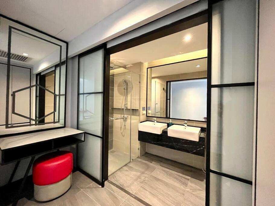 M101 Klcc Kl City King Suites By Livin Kuala Lumpur Esterno foto