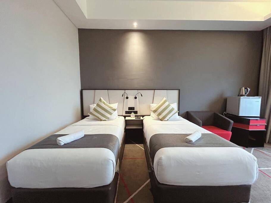 M101 Klcc Kl City King Suites By Livin Kuala Lumpur Esterno foto